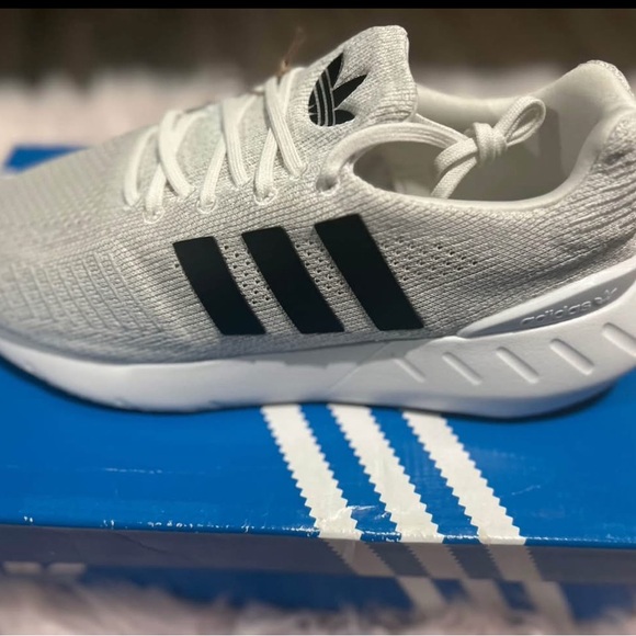 Adidas Swift Run 22 Originals in Blue and White - Picture 1 of 5